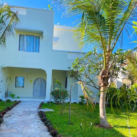 White Villa - Paparemo Beach Watamu Esterno foto