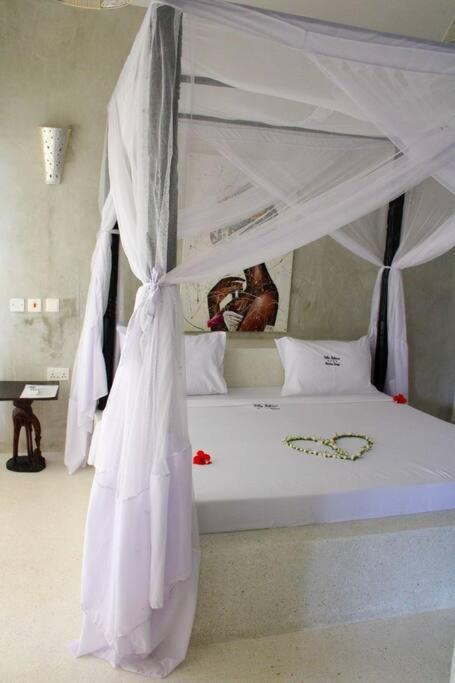 White Villa - Paparemo Beach Watamu Esterno foto