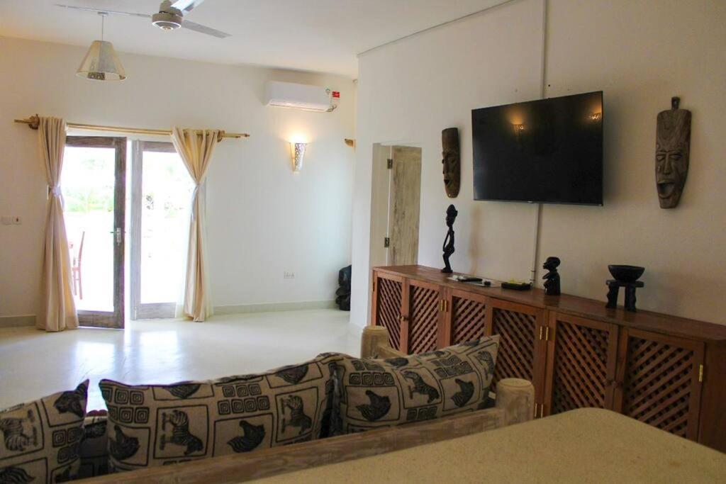 White Villa - Paparemo Beach Watamu Esterno foto